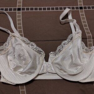 Vintage JCPENNEY 34C BODY LITES Nylon BRA VTG-LIGHT YELLOWISH BEIGE-FRONT CLOSE